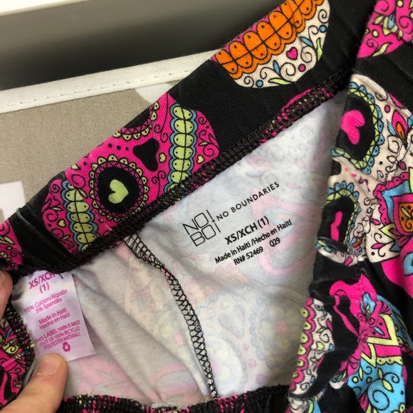 Skull design woman’s size small petite bundle set of 4. - Picture 9 of 11